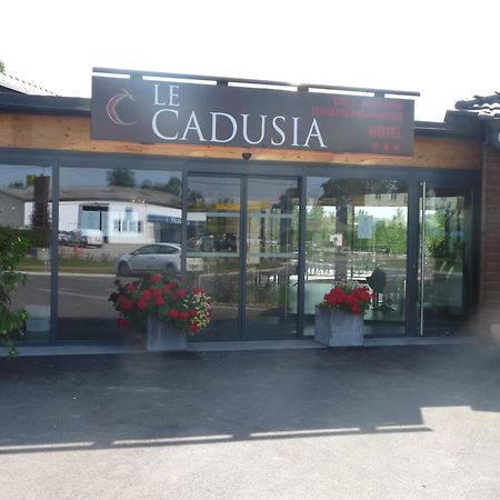 ホテル Logis Le Cadusia Chaource エクステリア 写真